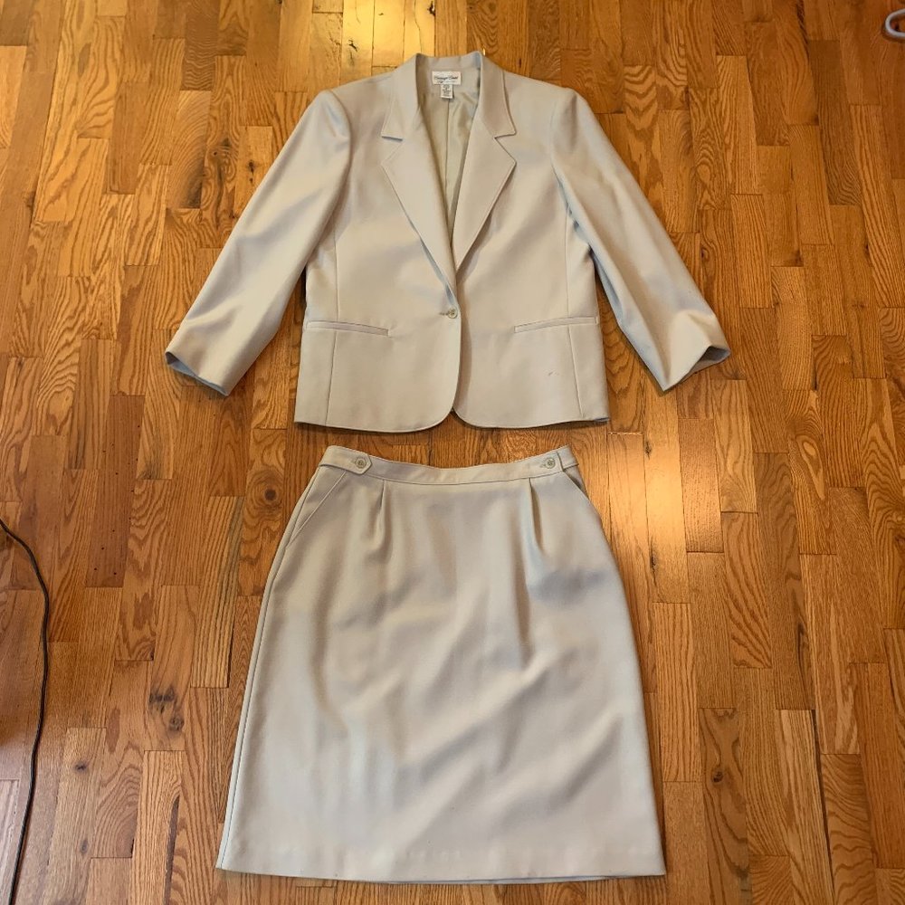 Carriage Court Fit Suit/Skirt Combo 16/18